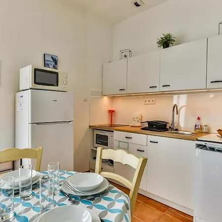 Apartment In With Swimming Pool And 200m Away