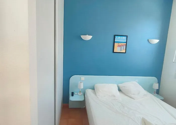 Apartment In With Swimming Pool And 200m Away